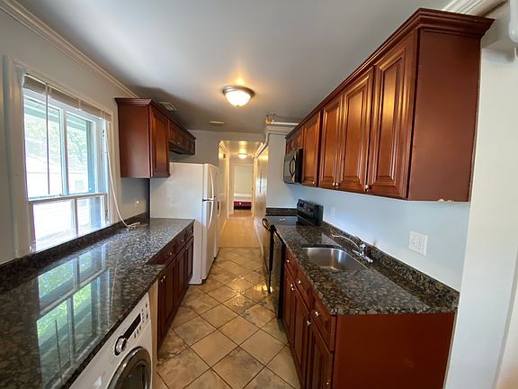 2nd image of 815 Lawrence St APT 2