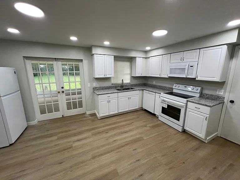 1512 W Winnemissett Ave — Photo 16