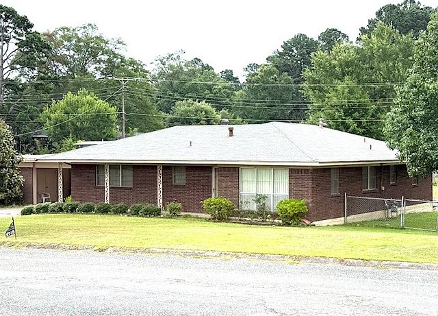1st image of 2748 Country Club Dr