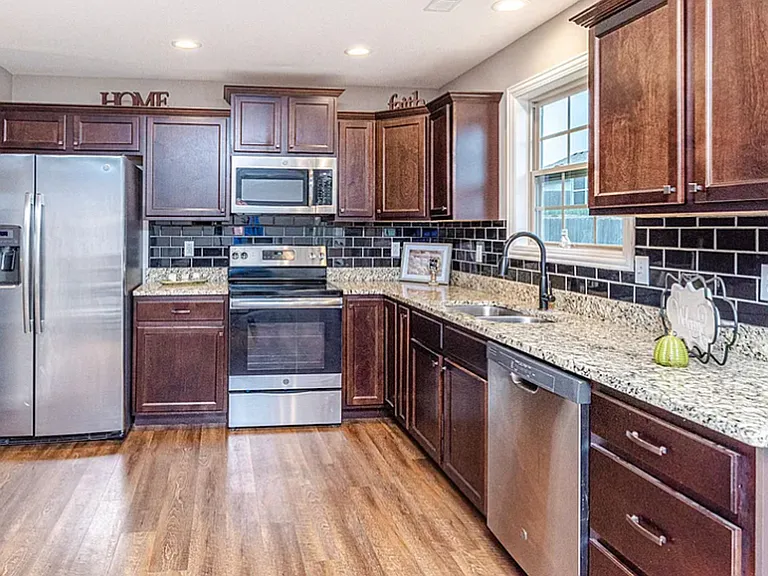 3505 Yellowwood Dr — Photo 4