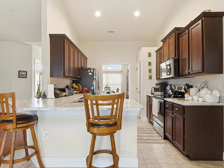 5923 NW Brianna Ct — Photo 17