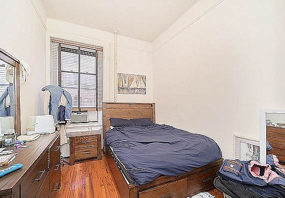 4th image of 210 W 16th St APT 3