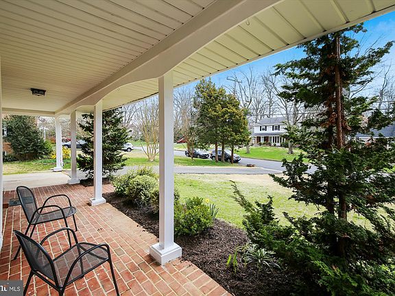 3rd image of 2214 Cavendish Dr