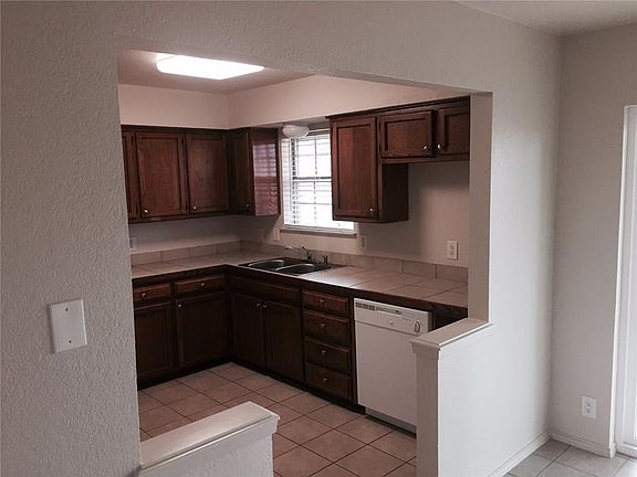 3rd image of 617 N Cherry St