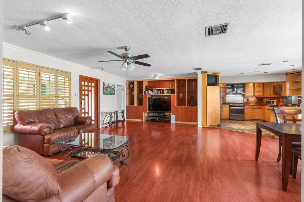 101 SE 14th Street, photo 6