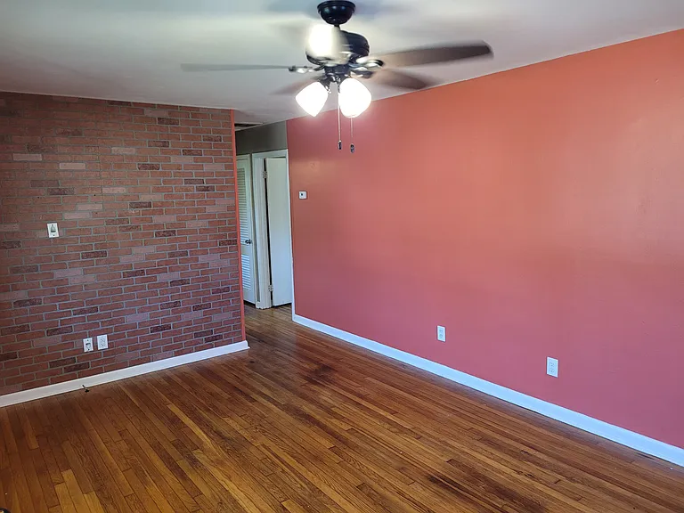 12 Barnes Ct — Photo 2