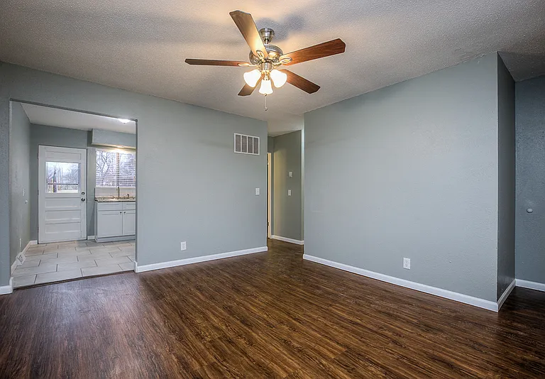 514 NE Corder St #B — Photo 8