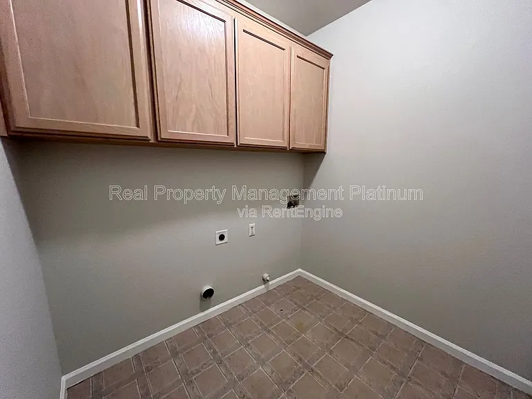 2552 E Kelso Ave — Photo 19