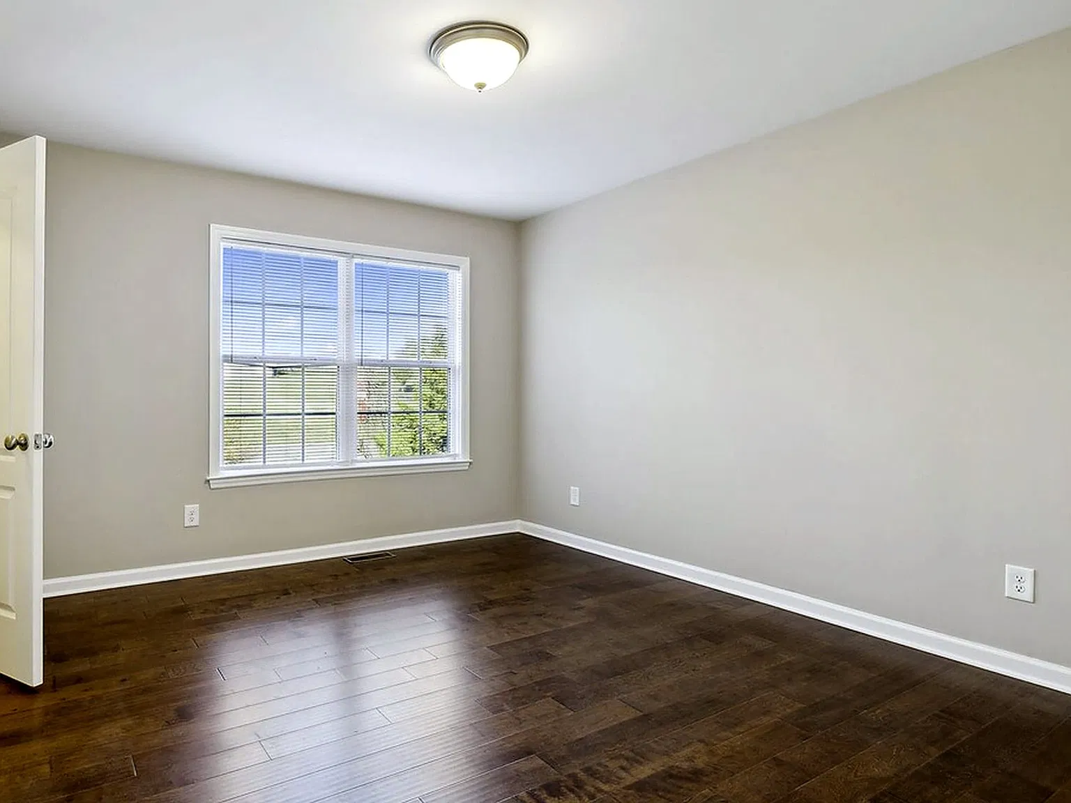 Spacious 2BR/1.5BA Townhome in Columbia Built 2016 — Photo 4