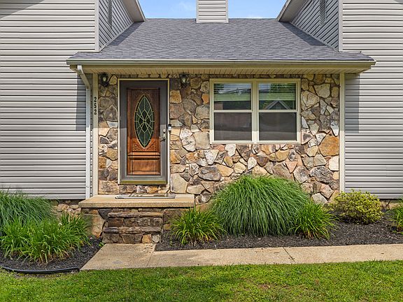 3rd image of 252 Overbrook Dr