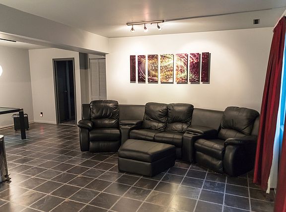 2nd image of 613 S Van Buren St APT 2