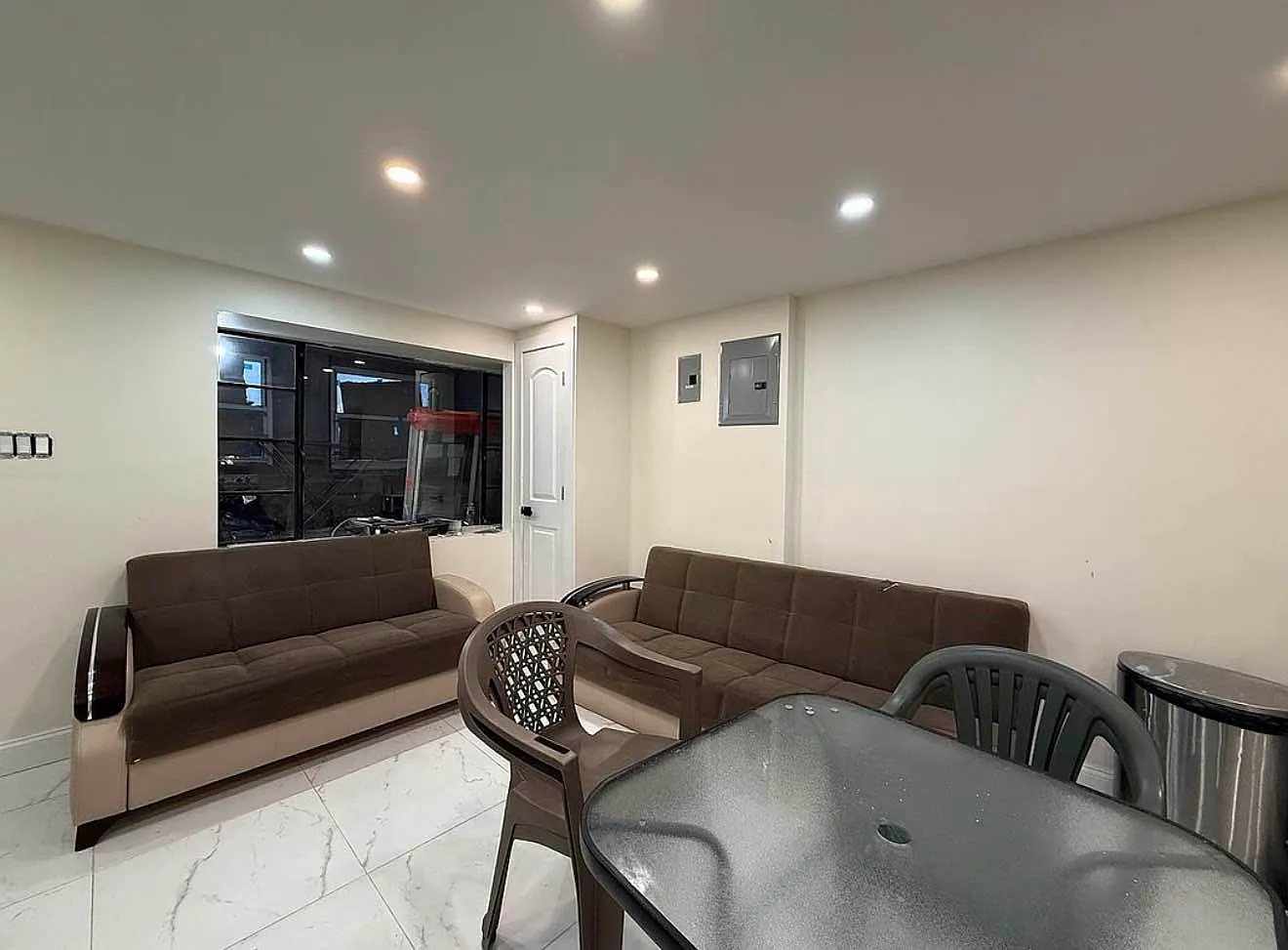2349 West 1st Street — Photo 2