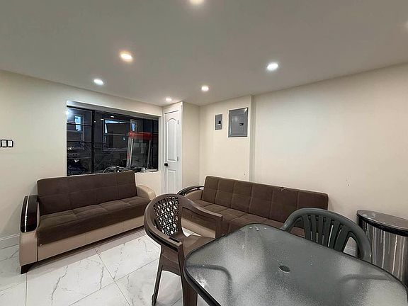 2nd image of 2349 W 1st St #Gf