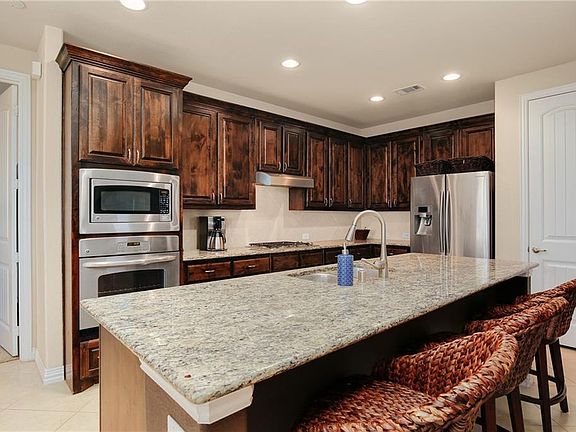 3rd image of 602 Carnaby Ct