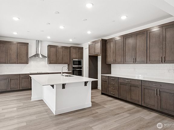 3rd image of 13932 180th Street E #28