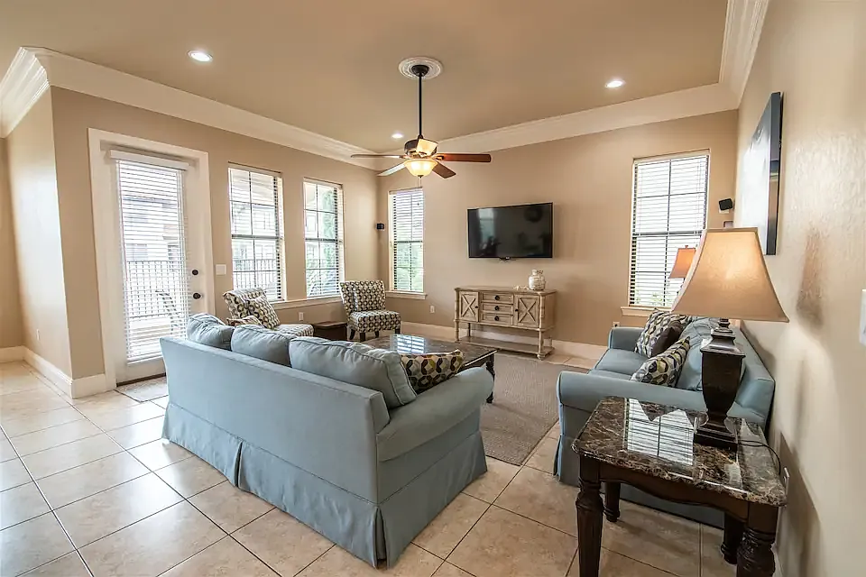 4 bed, 1993 sqft, $4,000 — Photo 4