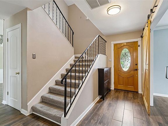 4th image of 33 Osborne Ave