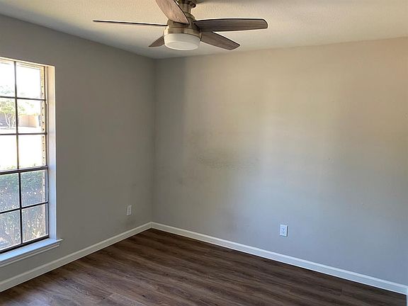 2nd image of 2124 Teakwood Ln