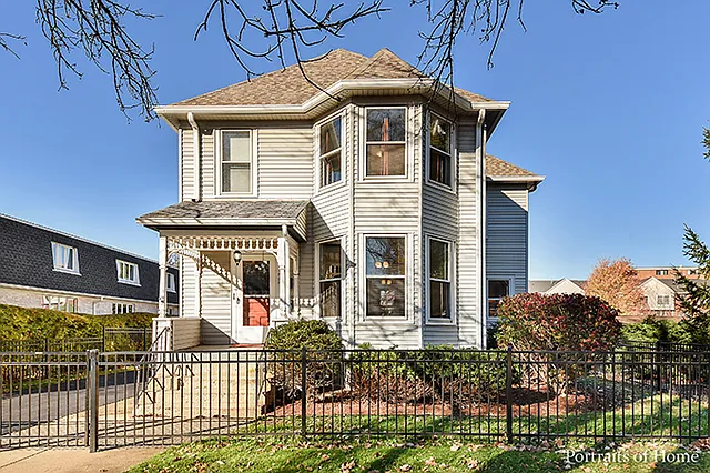 1202 Curtiss St photo 1