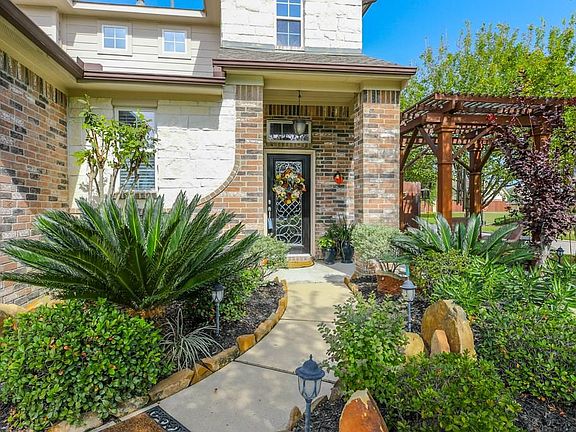 3rd image of 21437 Naples Hollow Ln