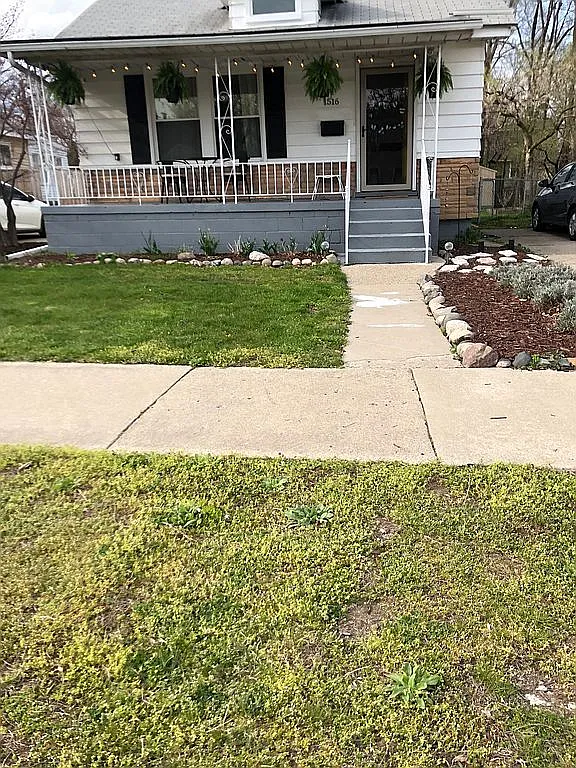 1516 Albany St photo 1