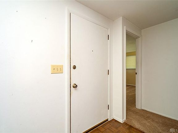 4th image of 5722 Craigmont Ct