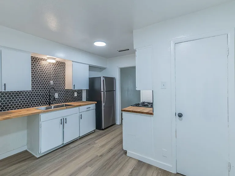 7516 Olusta Dr — Photo 21