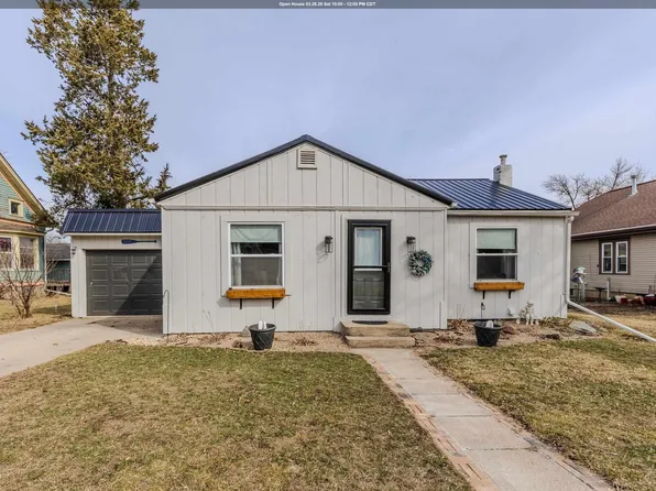 206 Lake Ave, Lake Park, IA 51347