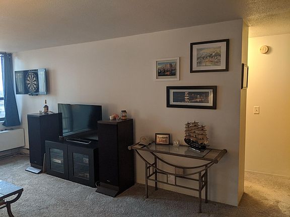 5th image of 2740 N Pine Grove Ave APT 7G