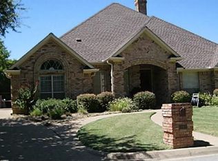 7012 Golden Gate Dr, Fort Worth, TX 76132