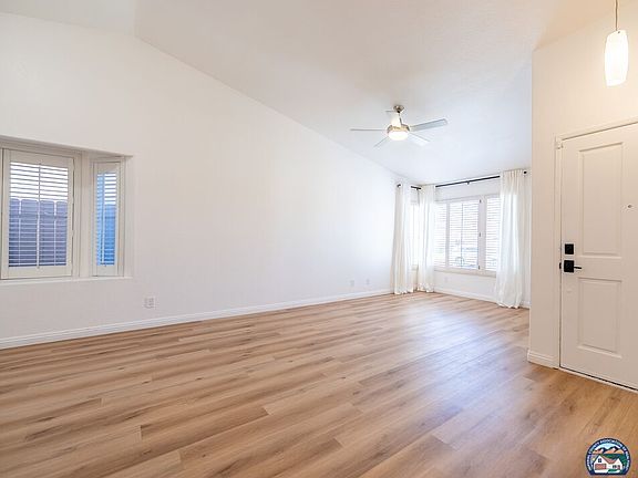 5th image of 2471 Vine St