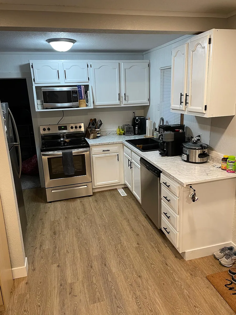 Building Photo - 1400 W 33rd St