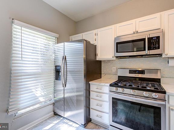 3rd image of 120 Paddington Way NE