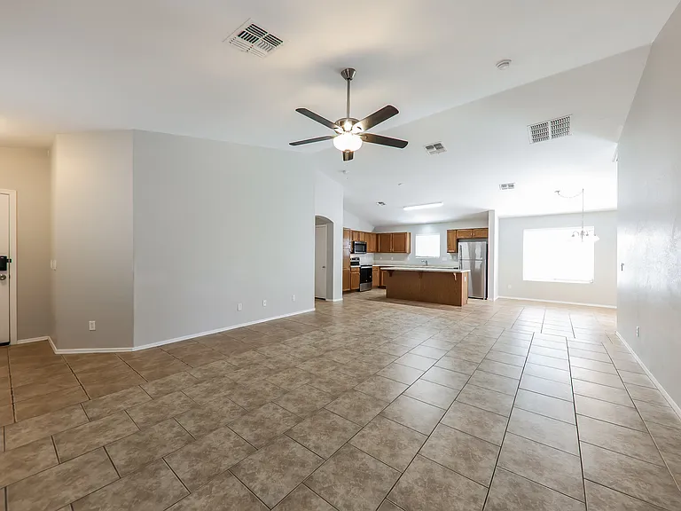 11805 W Maui Ln — Photo 6