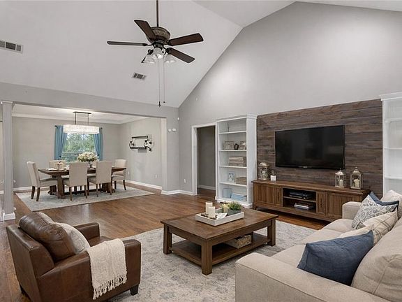 4th image of 46414 McLeod Dr