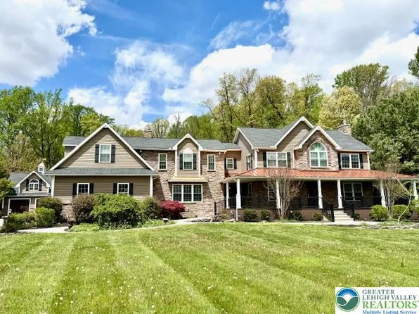 284 Walker Rd, Macungie, PA 18062