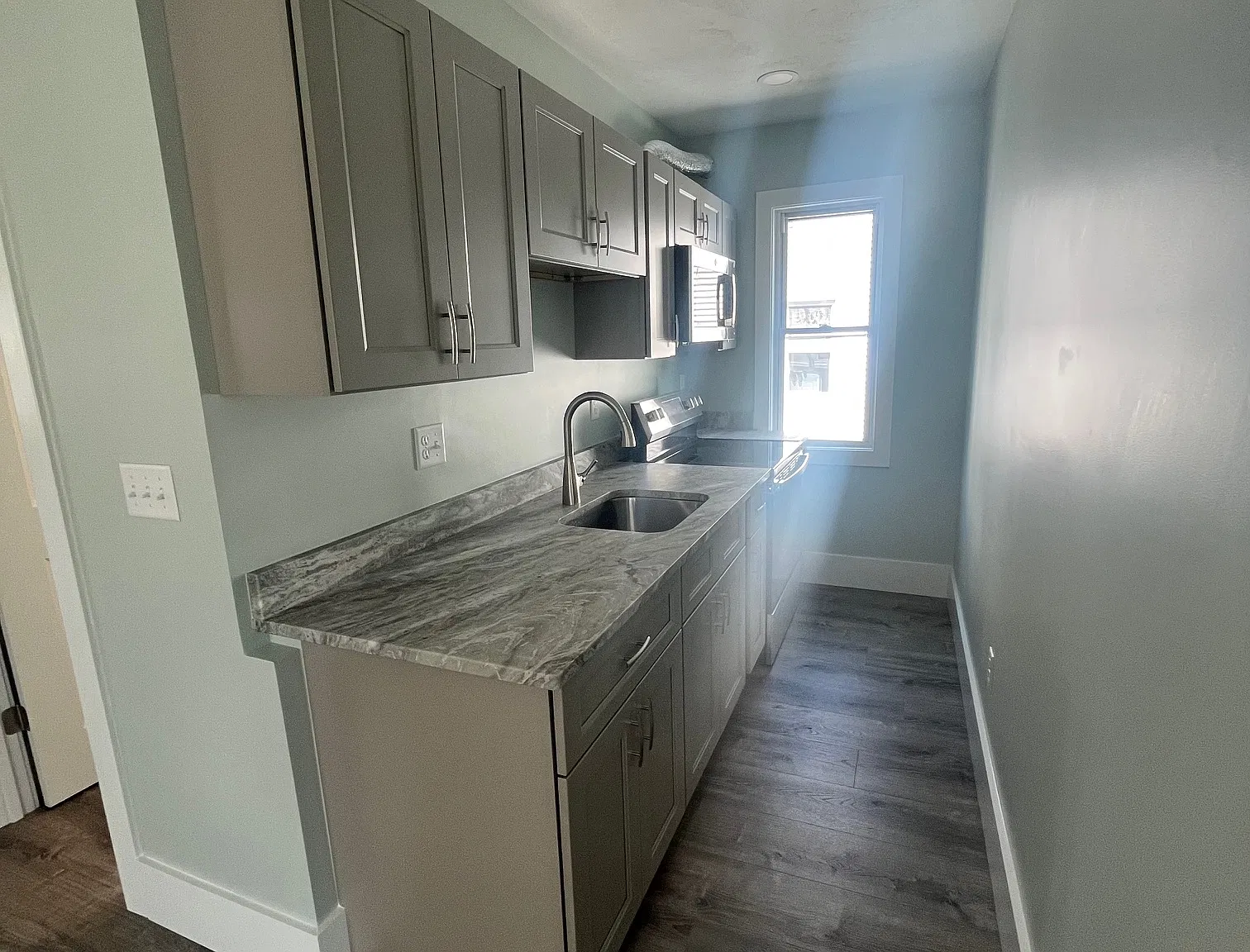 3 bed, $2,200 — Photo 3