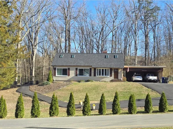 (undisclosed Address), Triangle, VA 22172