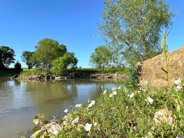 7569 W Lake Rd, Meriden, KS 66512