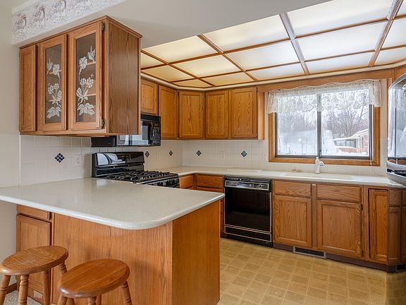 5th image of 6764 Waterfront Cir SW