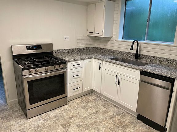 4th image of 2188 Clairmont Ter