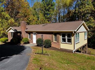 703 Dawnwood Ln, Hendersonville, NC 28791