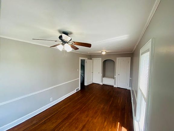 2nd image of 1029 23rd St NW