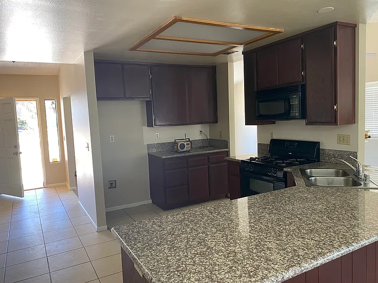 18048 Symeron Rd — Photo 4
