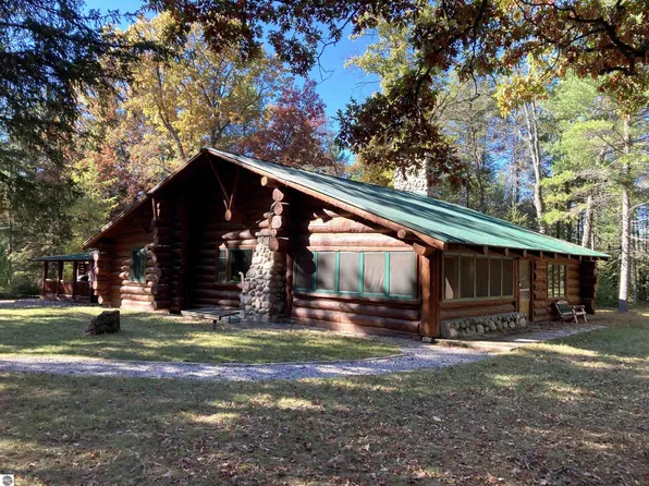 10118 Curwood Trl, Roscommon, MI 48653