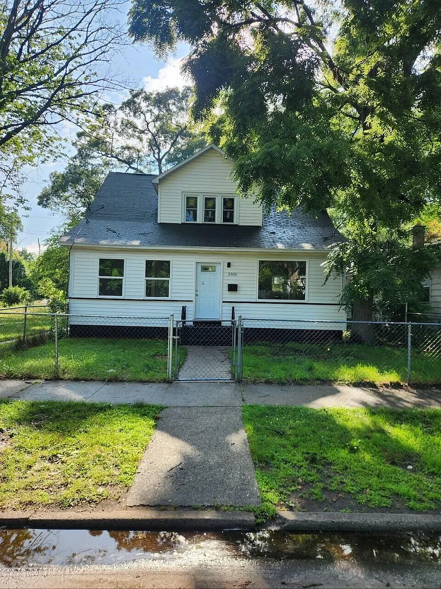 2920 Jefferson St photo 1
