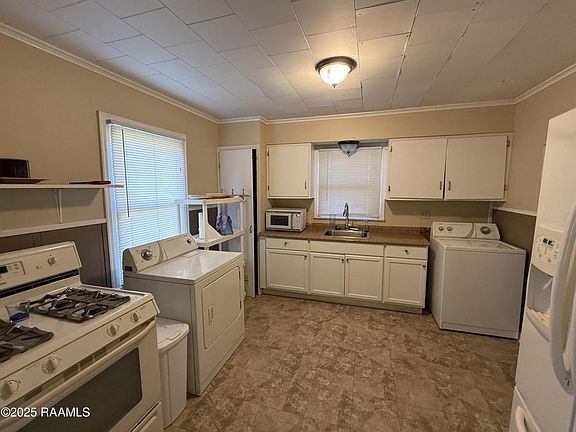 3rd image of 733 Gertrude Dr