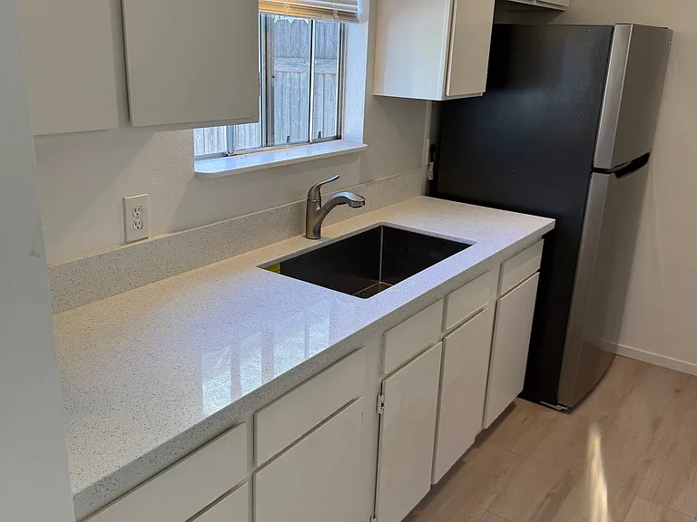 240 Aspen St #8 — Photo 3