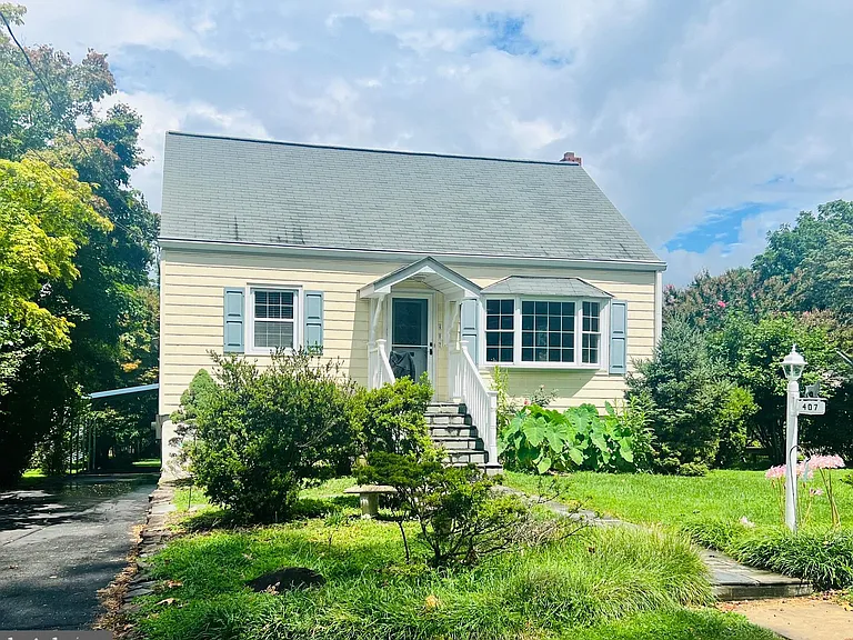 407 Anderson Ave — Photo 2