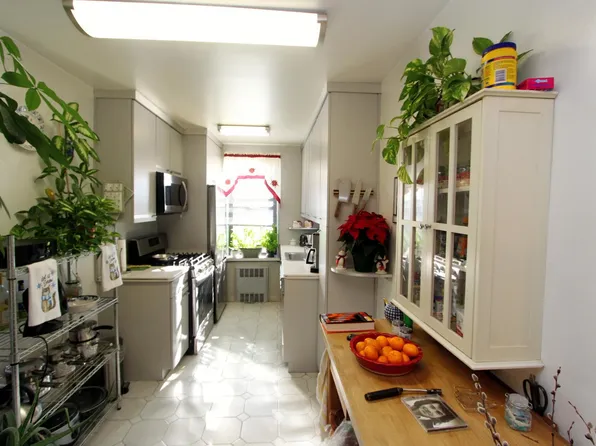 2229 Knapp Street image 5 of 11